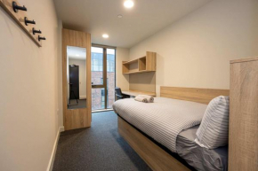 Bright single occupancy ensuite room